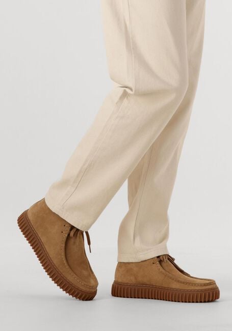 CLARKS ORIGINALS TORHILL HI HEREN Chaussures à lacets en camel - large