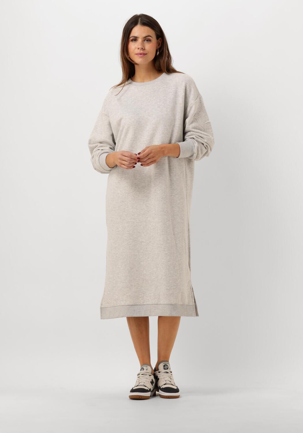 Grijze ALIX THE LABEL Midi jurk LADIES KNITTED MIDI SWEAT DRESS Omoda