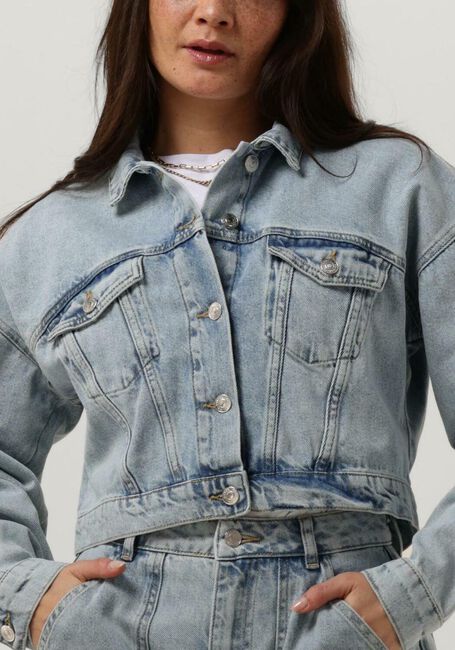 COLOURFUL REBEL Veste en jean ORNEL CROPPED DENIM JACKET en bleu - large