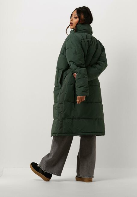 MINUS Veste matelassé AVA PUFFER COAT en vert - large