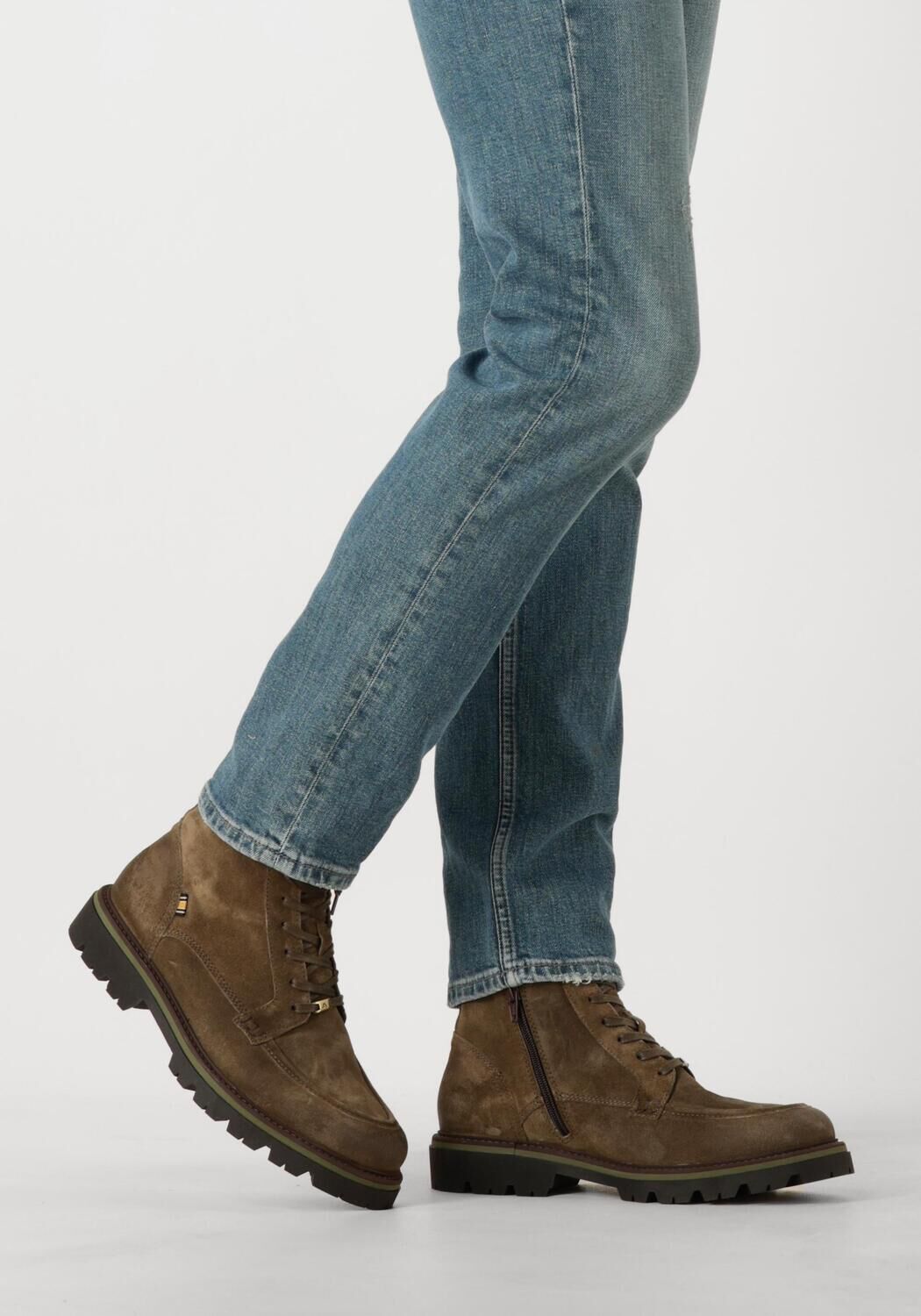 AMBITIOUS VET Chaussures &agrave; lacets en taupe - large