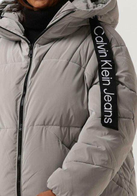 Grijze CALVIN KLEIN Gewatteerde jas LONG DRAWCORDS SOFT TOUCH PUFFER - large