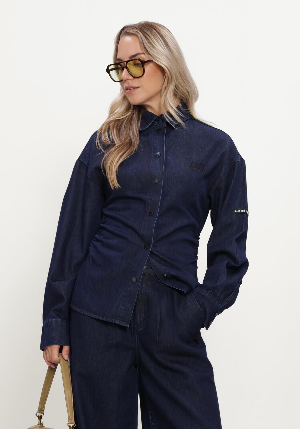 Blauwe ALIX THE LABEL  LADIES WOVEN FITTED WAIST DENIM BLOUSE - large