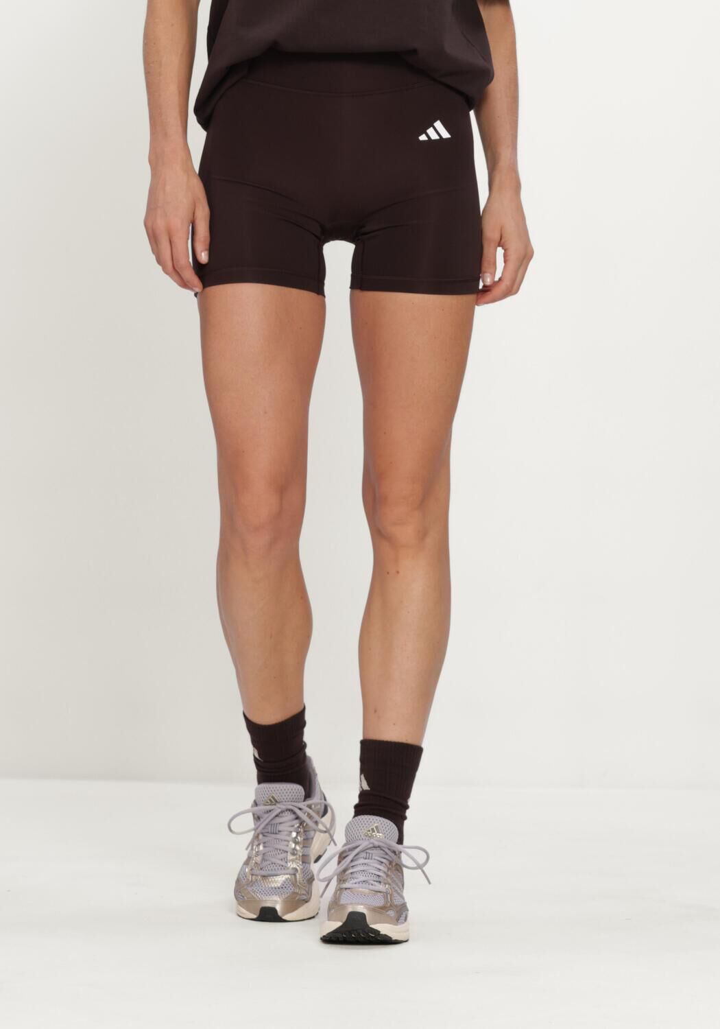 ADIDAS Pantalon courte OPT ESS SHO L en marron - large