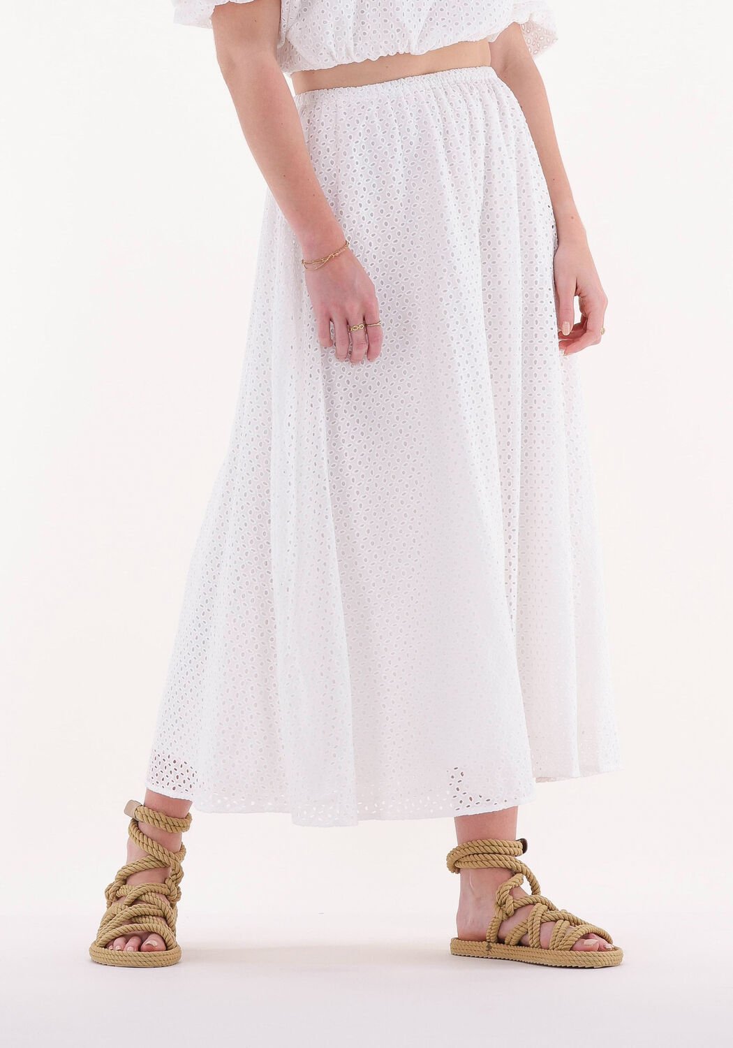 NA KD Jupe maxi ANGLAIS MAXI SKIRT en blanc Omoda