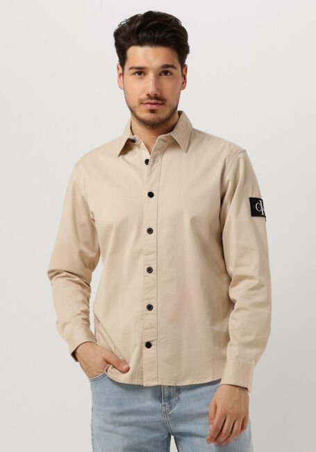 CALVIN KLEIN Surchemise MONOLOGO BADGE RELAXED SHIRT en beige - large
