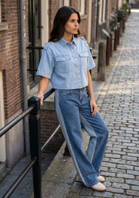 Lichtblauwe ALIX THE LABEL  LADIES WOVEN FLOWY DENIM SHORTSLEEVE BLOUSE - large
