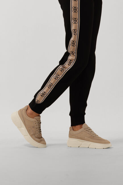 TOMMY HILFIGER Baskets basses CHUNKY SOLE SNEAKER en beige - large