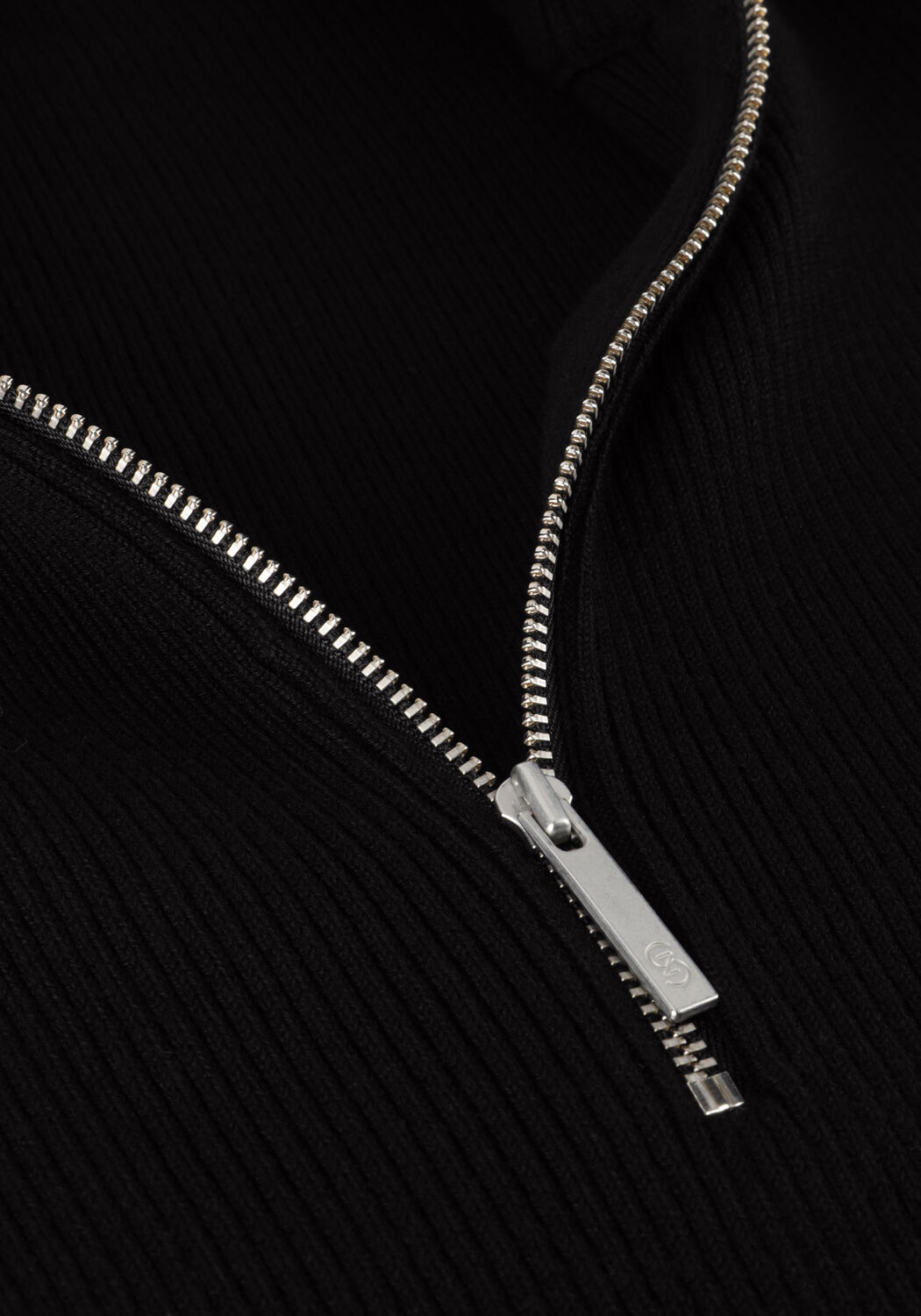 GESTUZ Pull YASMIAGZ ZIPPER PULLOVER en noir - large