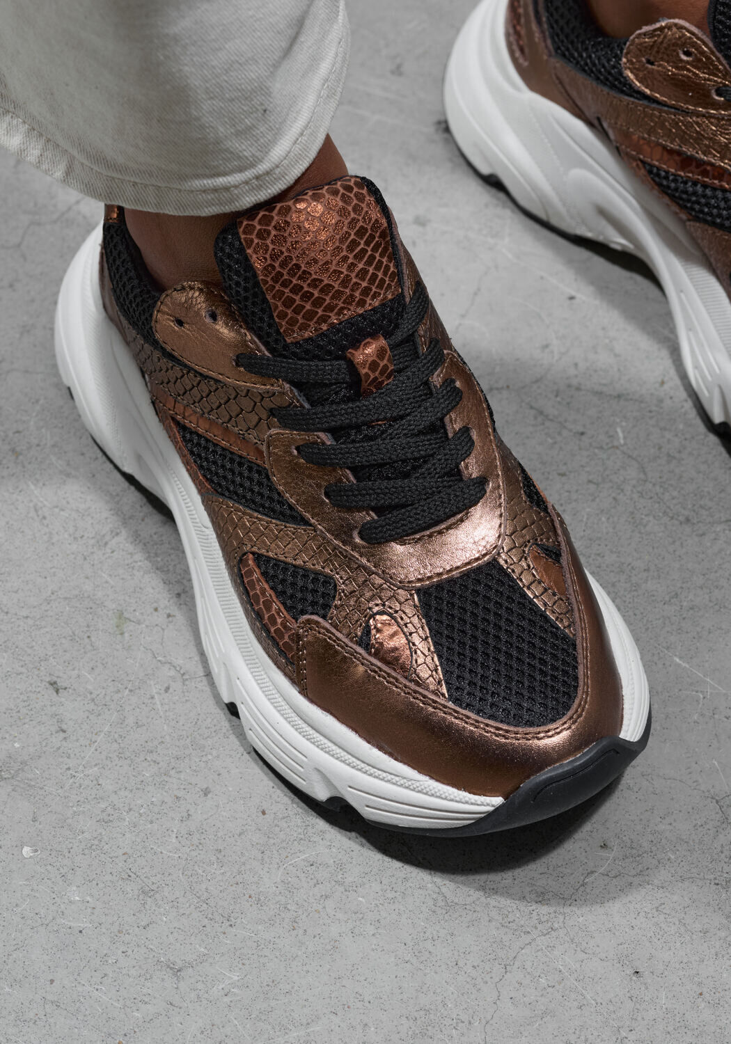 LINA LOCCHI Baskets basses TOKIO en bronze - large