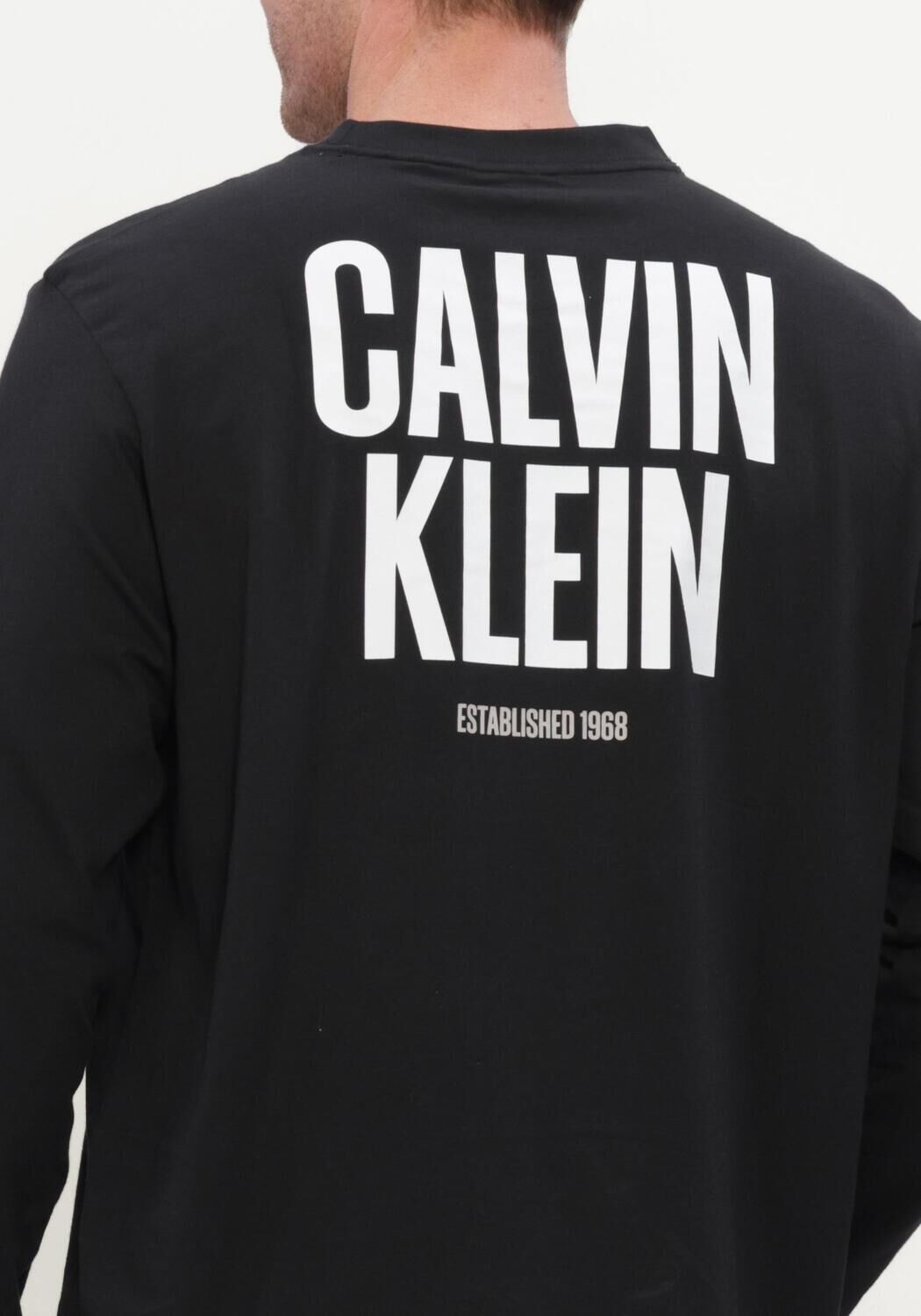 Zwarte CALVIN KLEIN T-shirt LS 30S EU BLOCK FRONT CALVIN TEE - large