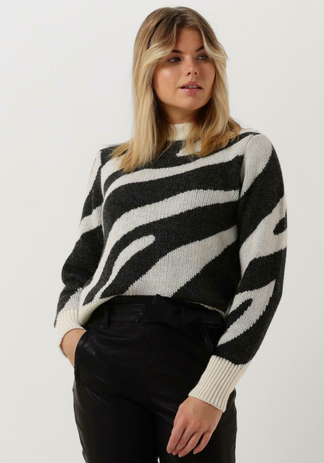 Witte LEVETE ROOM Trui LR KALIMA 17 PULLOVER Omoda