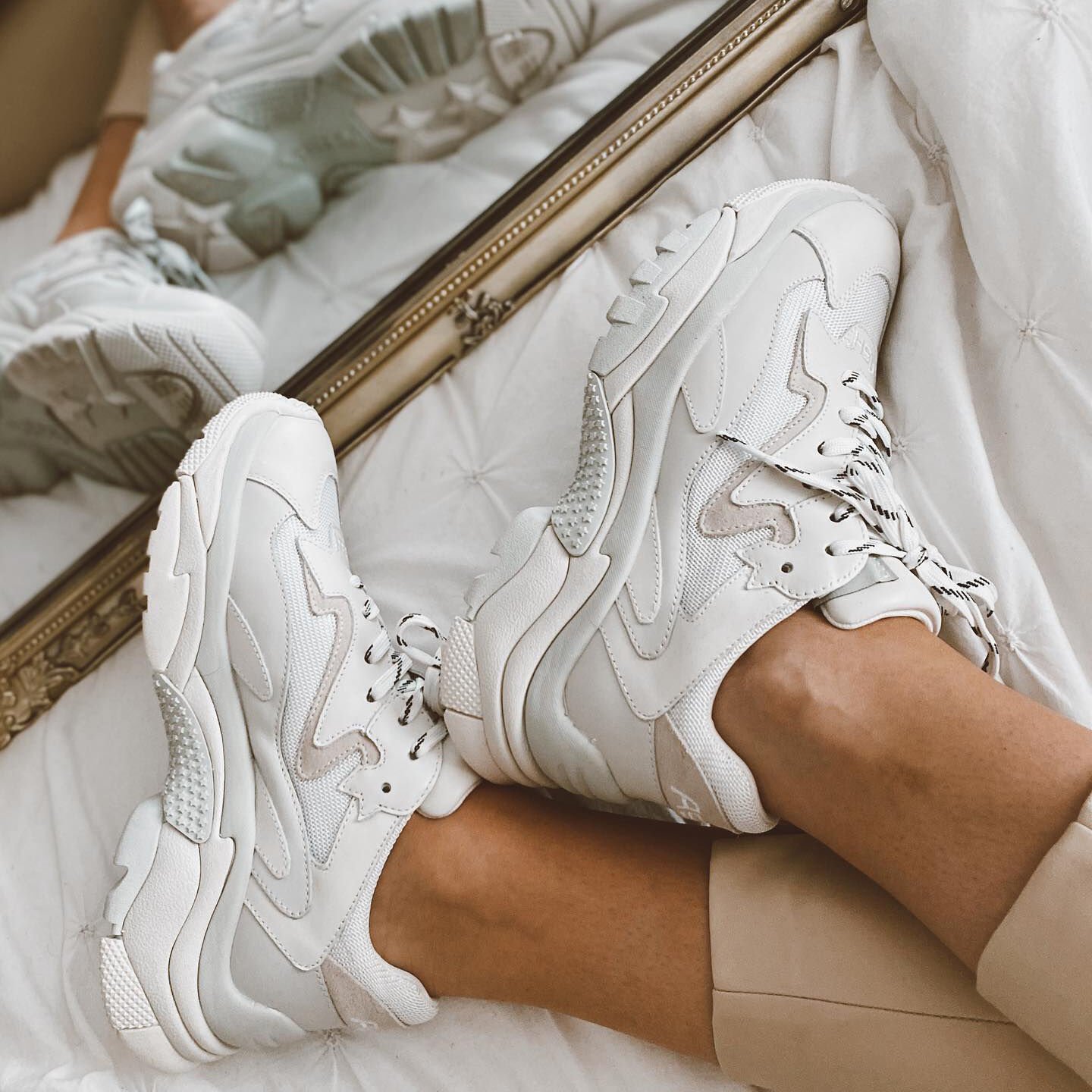 Ash shop addict blanche