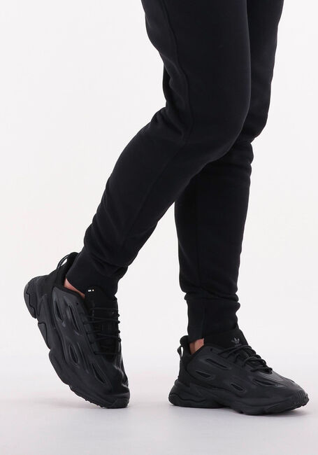 Zwarte ADIDAS Sneakers OZWEEGO CELOX MEN - large