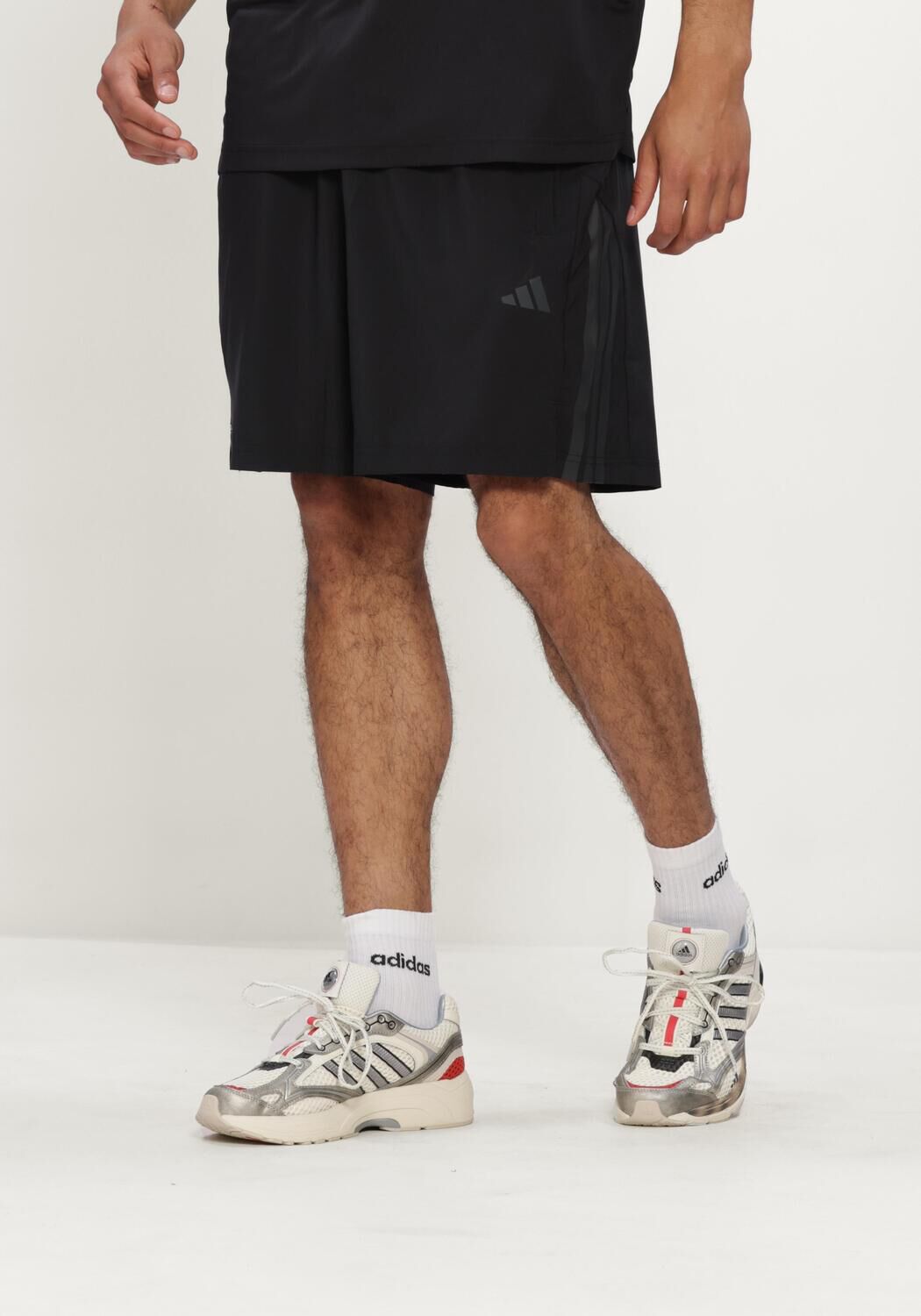 ADIDAS TECHESS 3S SHORT Pantalons en noir - large