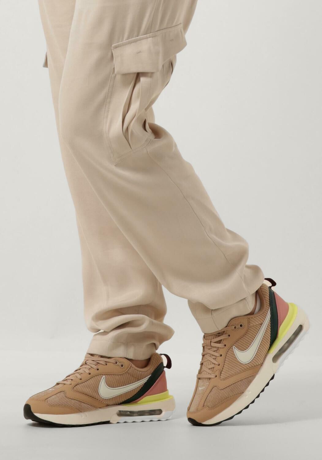 Beige NIKE Sneakers W AIR MAX DA WN SE - large