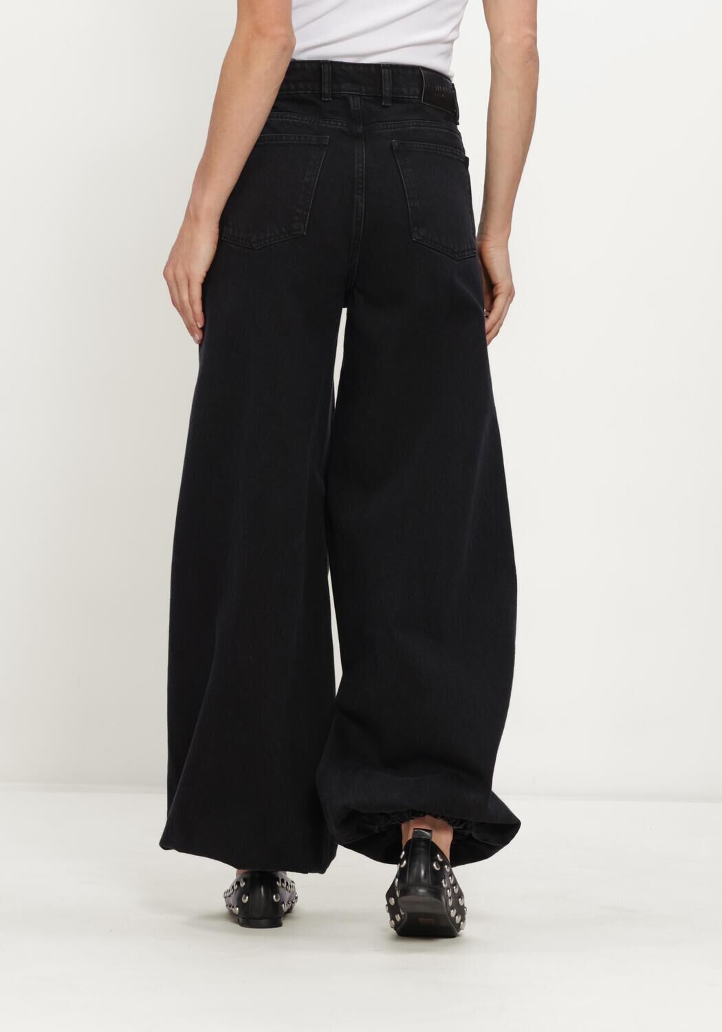 HAUTE L'AMITI&Eacute; DENIM HAREM TALL PANT BLACK Pantalons en noir - large