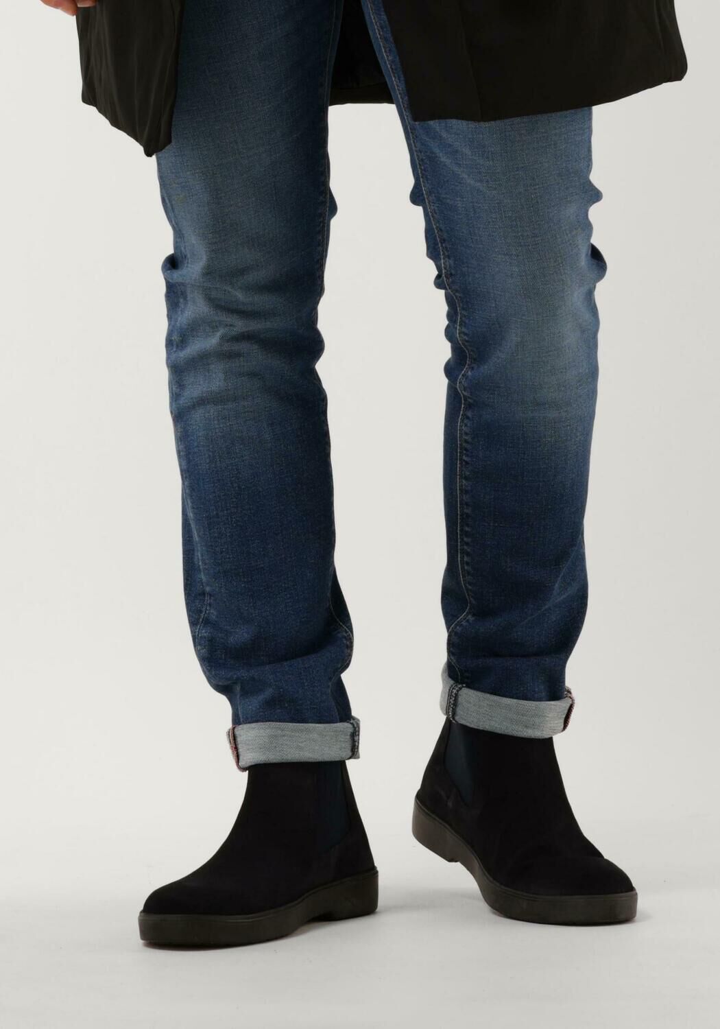 Tommy hilfiger classic 2025 suede chelsea boots