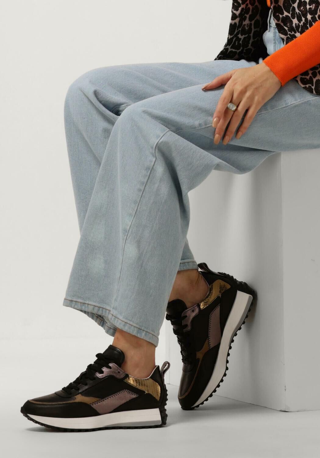 NOTRE-V Baskets basses 05-31 en noir - large