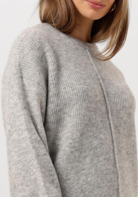 VANILIA Pull ABIGAIL STRUCTURED SWEATER en gris - large
