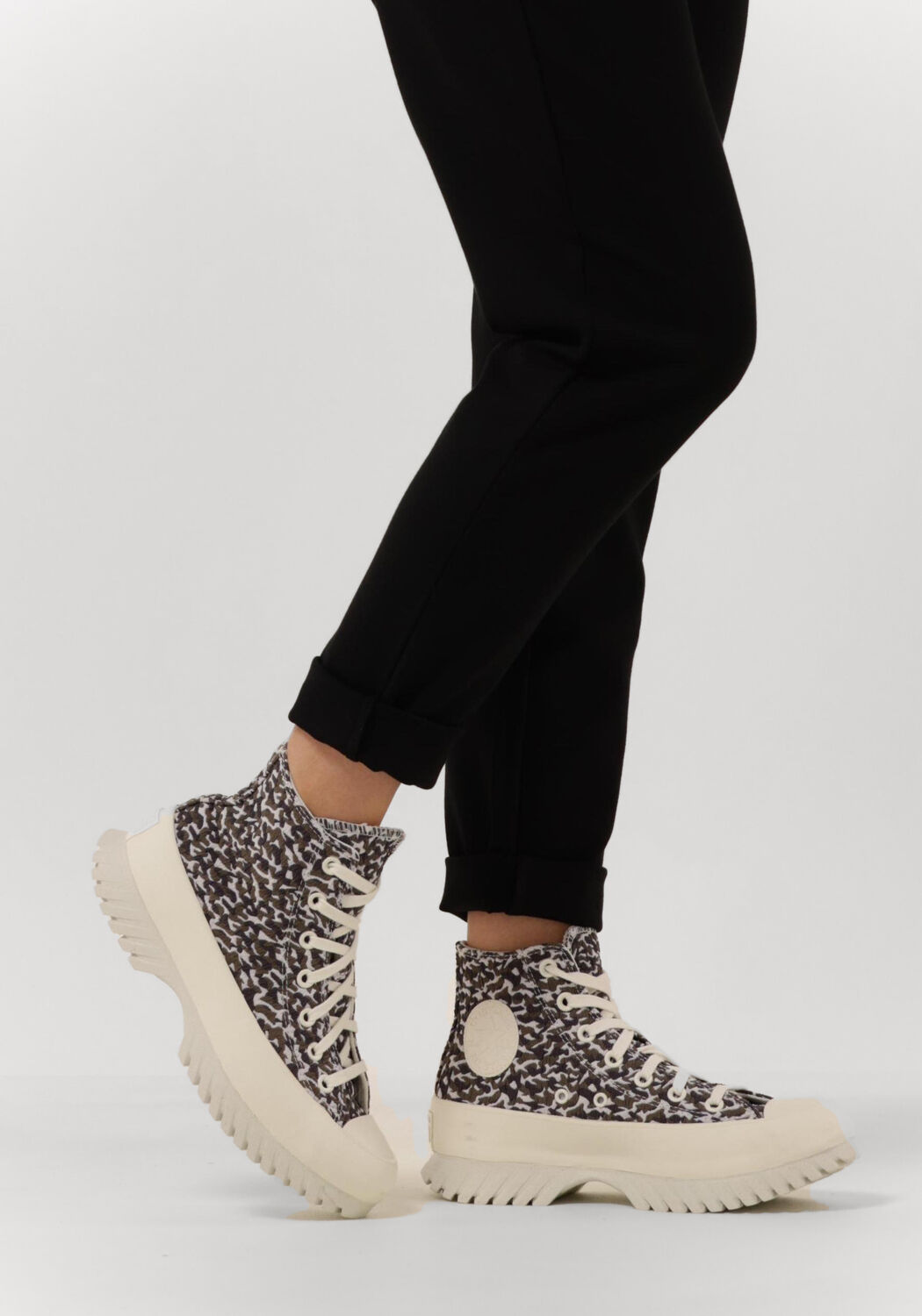 CONVERSE Baskets montantes CHUCK TAYLOR ALL STAR LUGGED 2.0 HI en beige - large