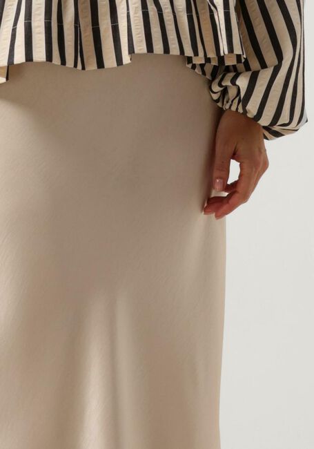 NEO NOIR Jupe maxi VICKY HEAVY SATEEN SKIRT en beige - large