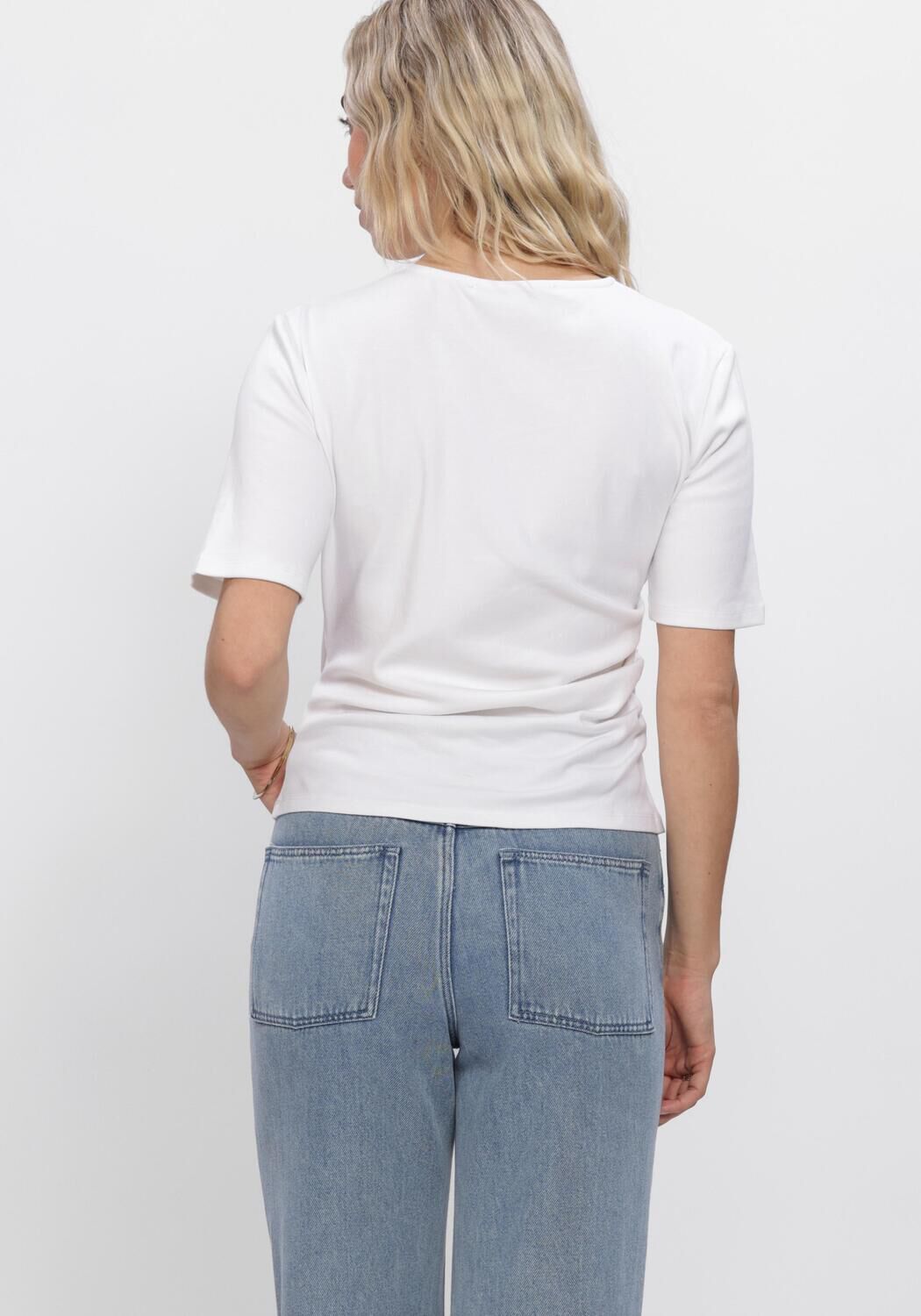 SECOND FEMALE T-shirt ULINA DRAPE TEE en blanc - large