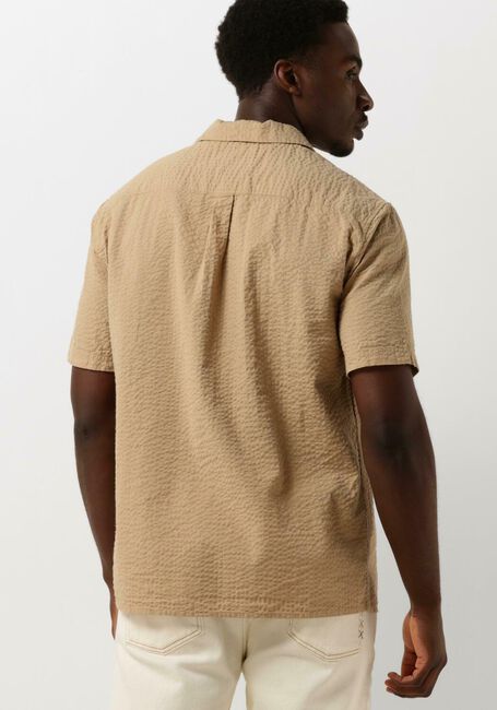 ANERKJENDT Chemise décontracté AKLEO S/S SEERSUCKER SHIRT en camel - large