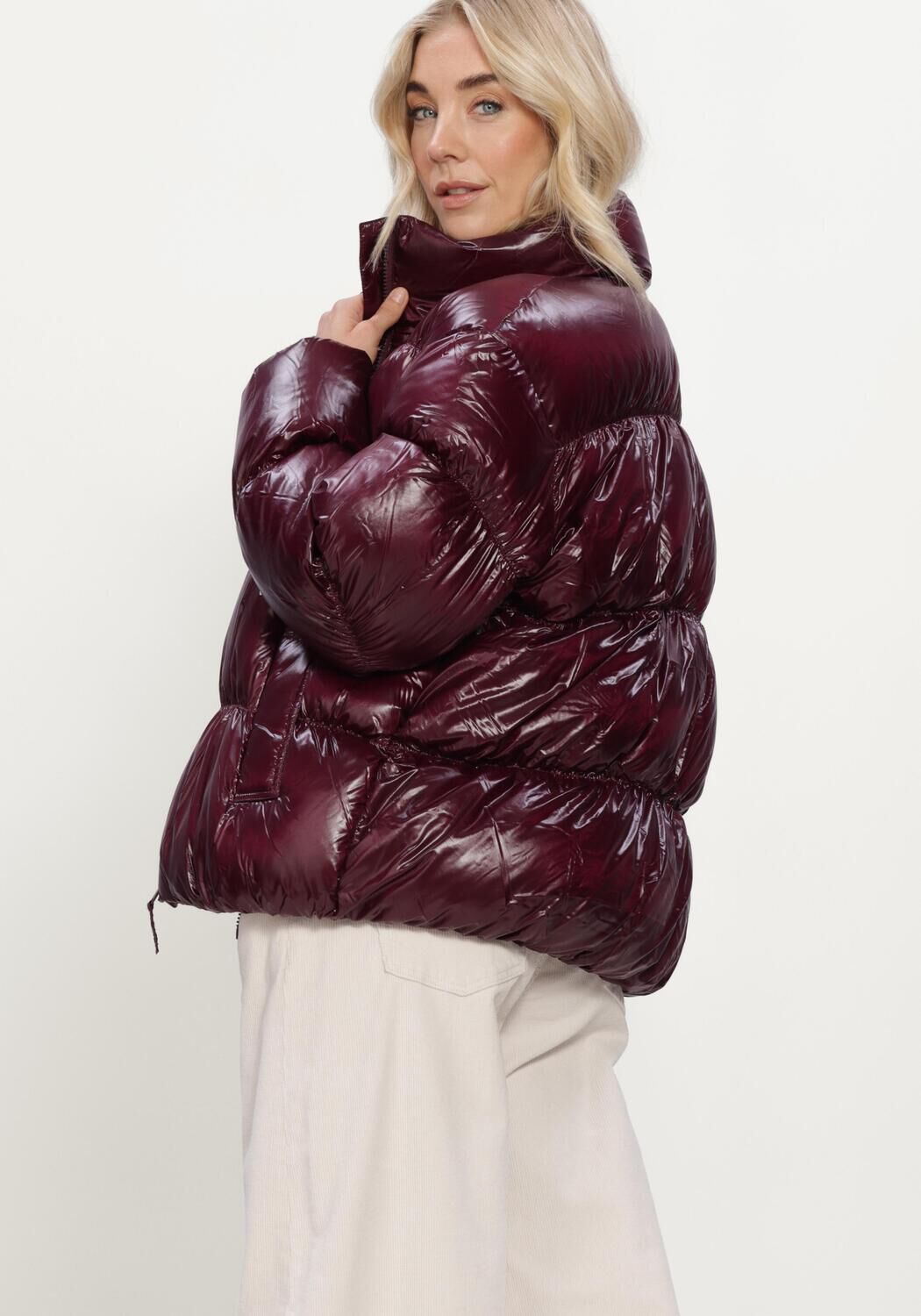 TOMMY JEANS Veste matelass&eacute; TJW HIGH NECK SHINY PUFFER DOWN Bordeaux - large