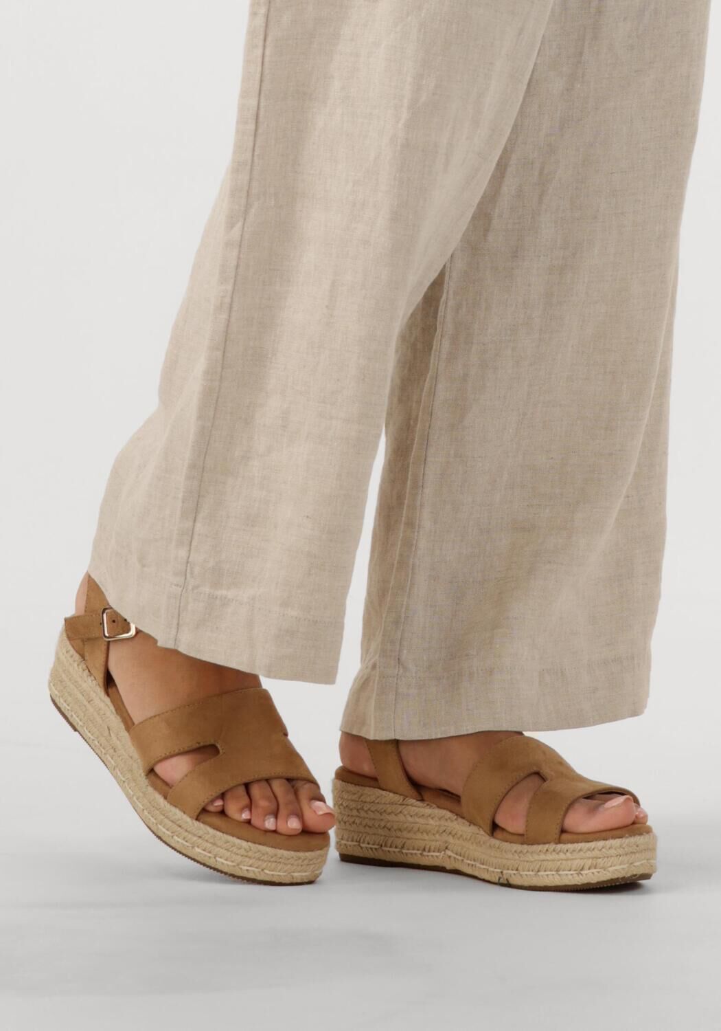 AYANA Sandales &agrave; talons 0047 en camel - large