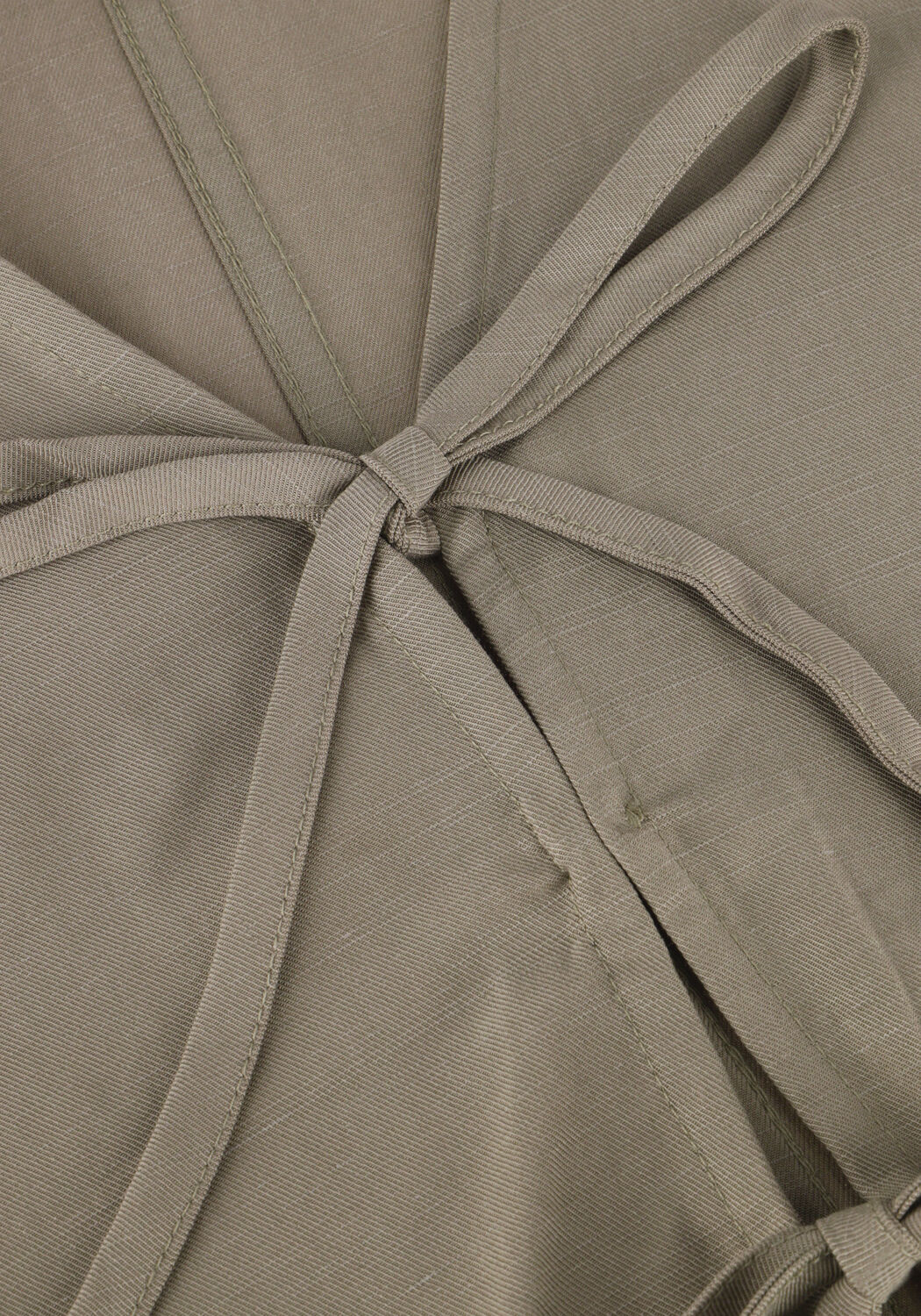 Groene SELECTED WOMEN  SLFNATUK 2/4 BOXY TIE TOP - large