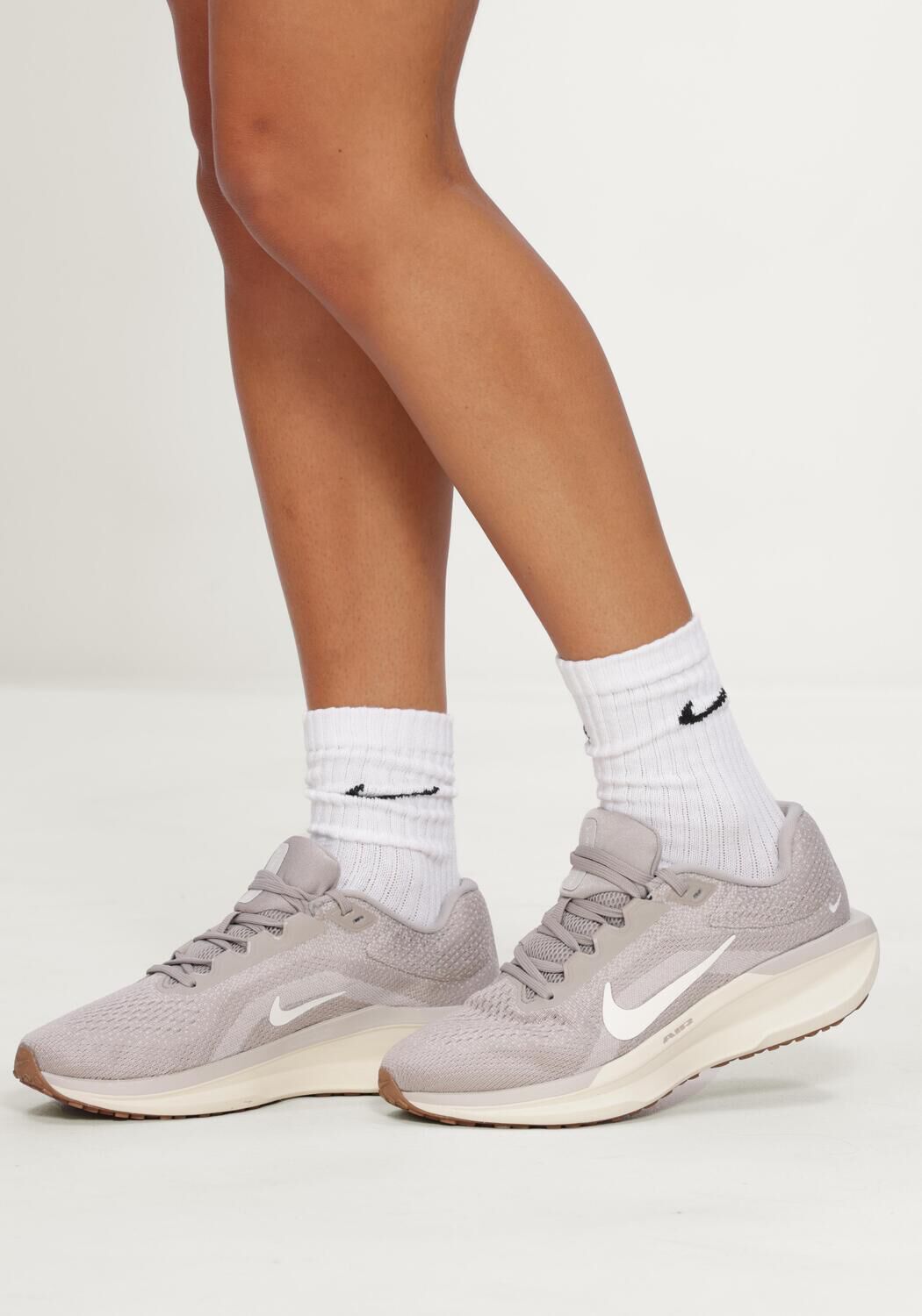 Beige NIKE Sneakers NIKE WINFLO 11 - large