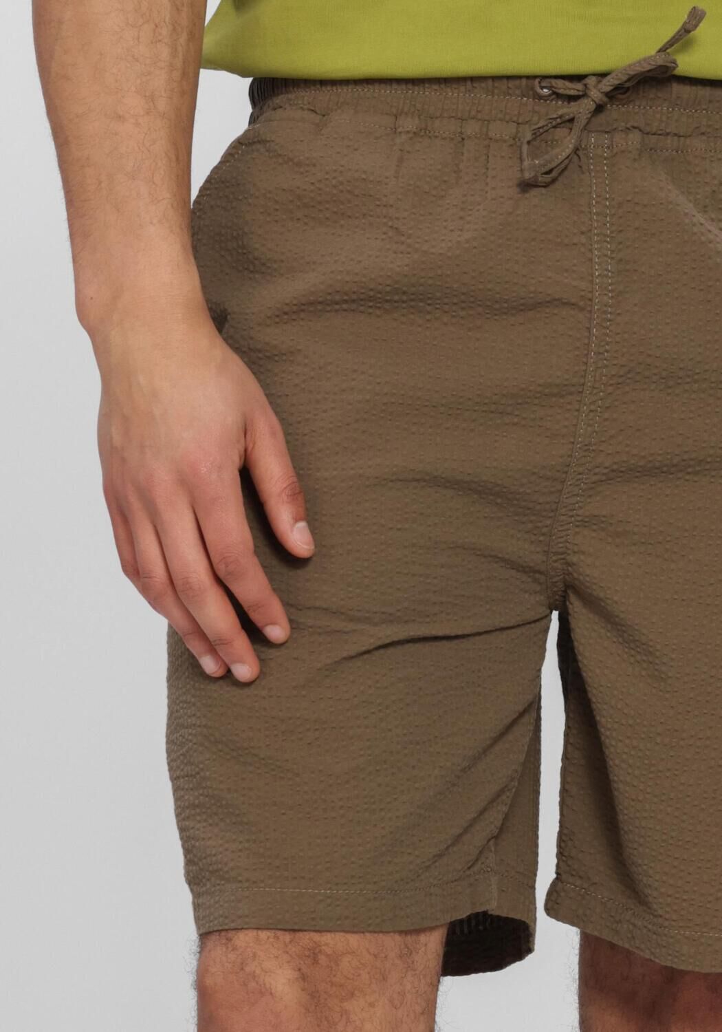 FOR&Eacute;T Pantalon courte HUSH SEERSUCKER SHORTS en taupe - large