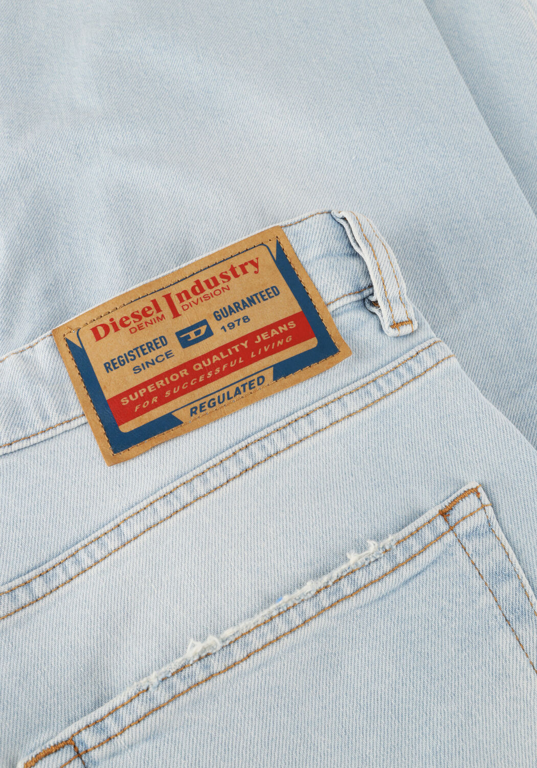 DIESEL Straight leg jeans 1988 D-ARK Bleu clair - large