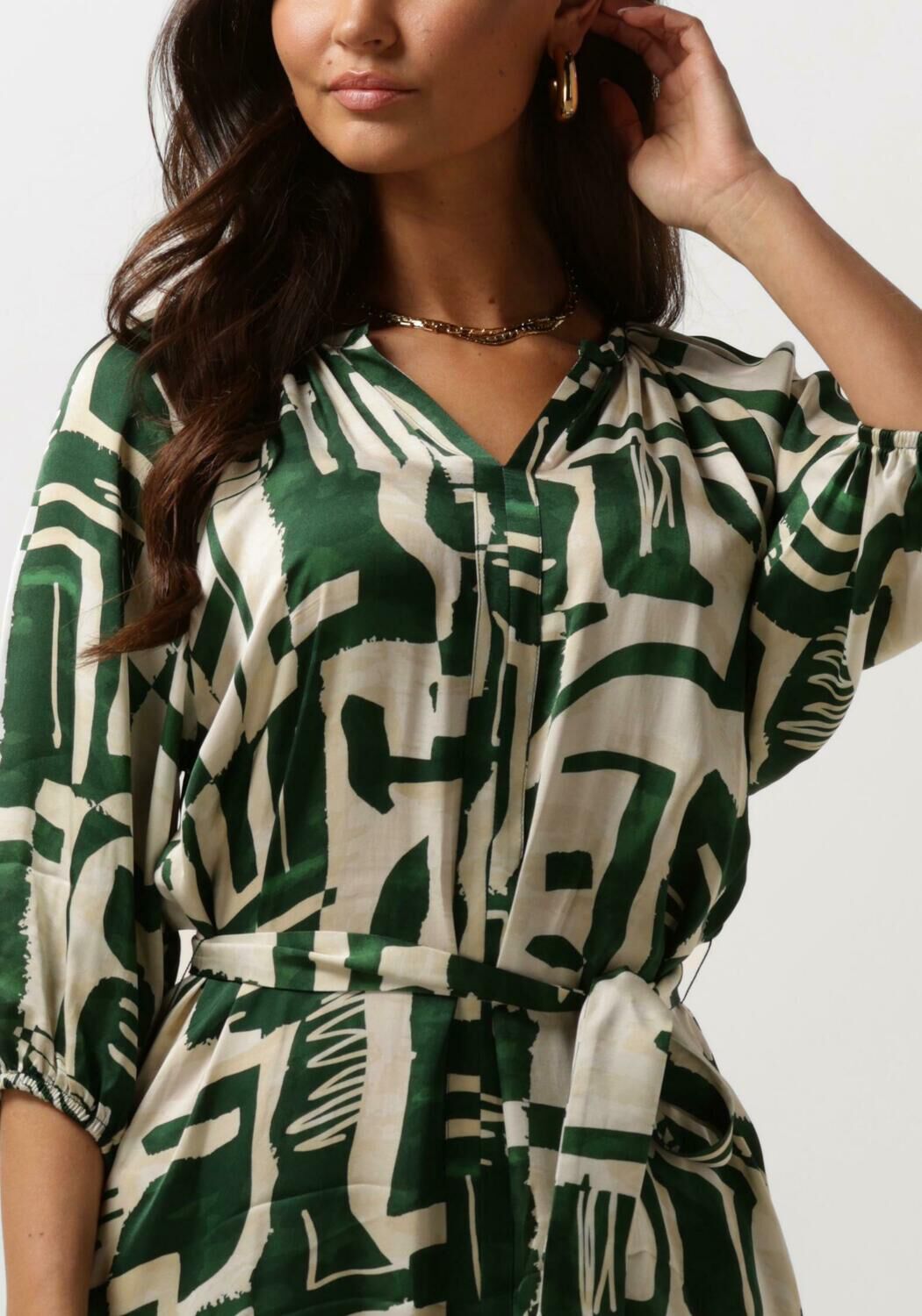Caroline biss robe 2019 on sale