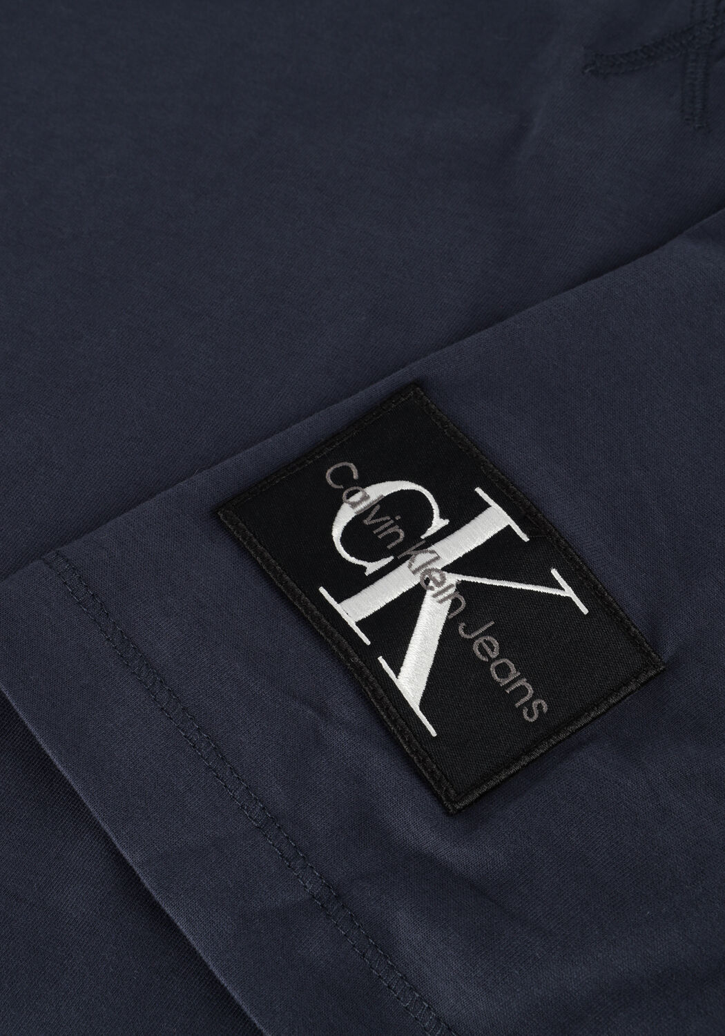 CALVIN KLEIN T-shirt BADGE REGULAR TEE Bleu fonc&eacute; - large