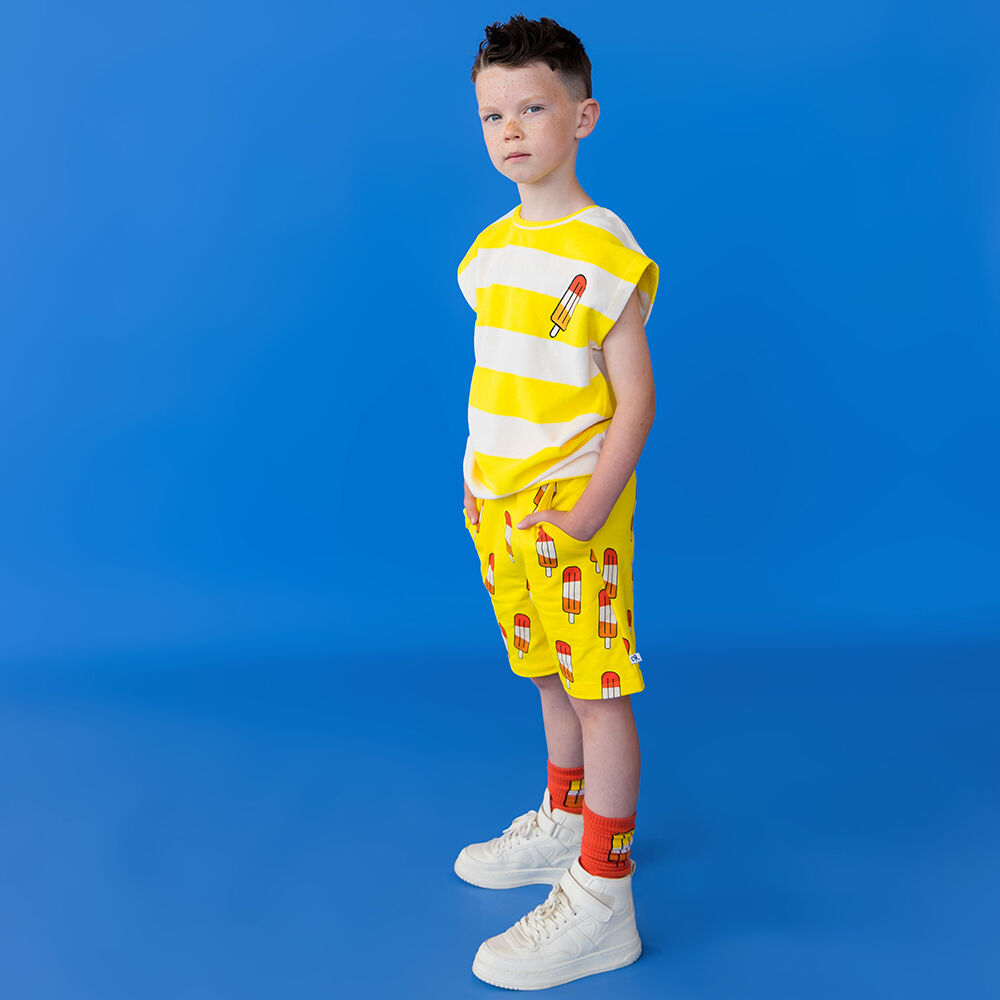 CARLIJNQ Pantalon courte POPSICLE - BERMUDA en jaune - large