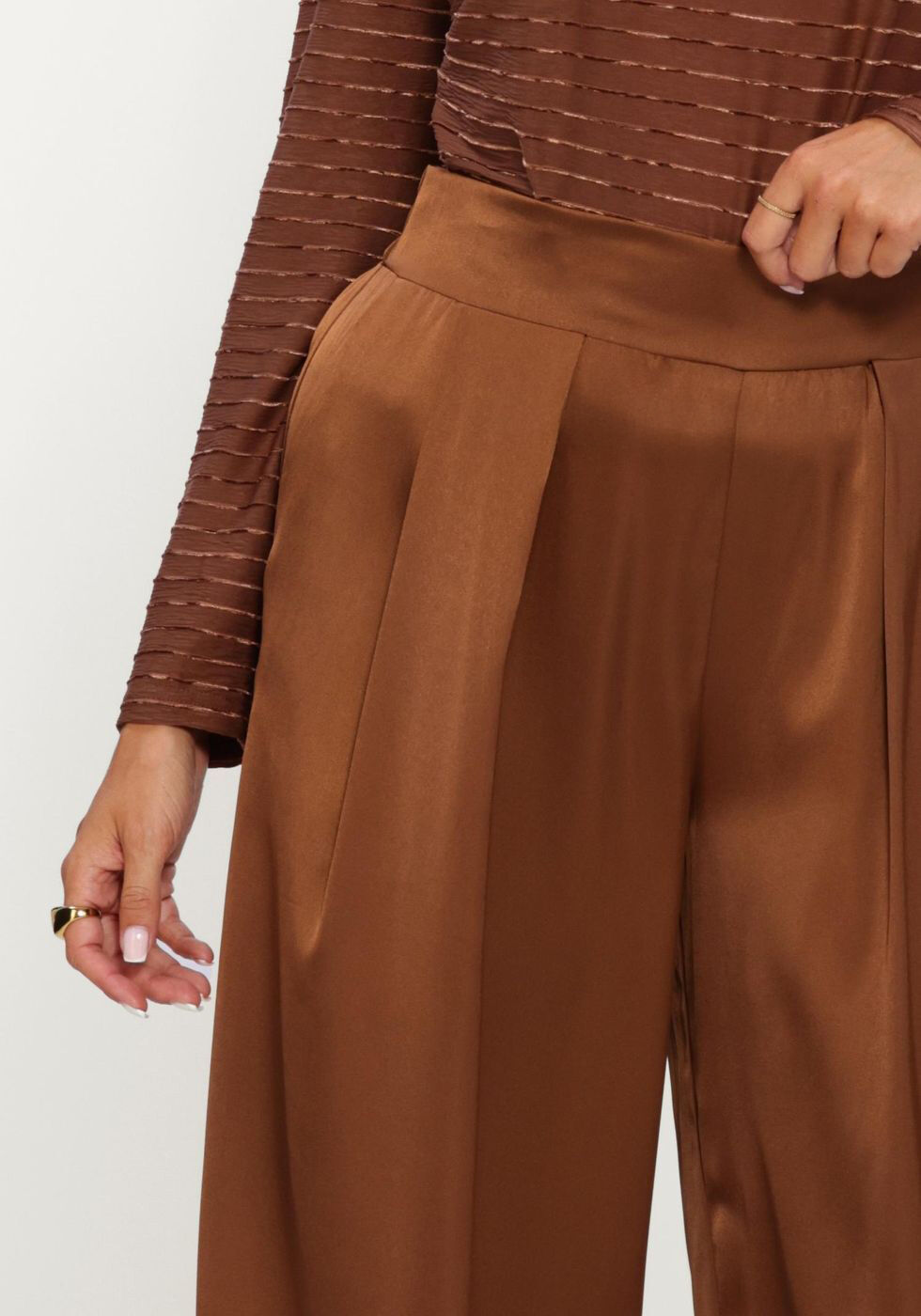Bruine NUKUS Wijde broek JUNE PANTS SHINY - large