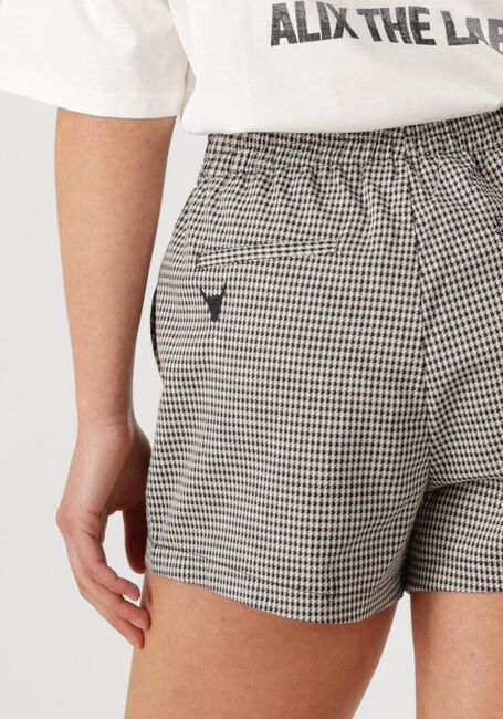 ALIX THE LABEL Pantalon courte LADIES WOVEN BOUCLE SHORTS en noir - large