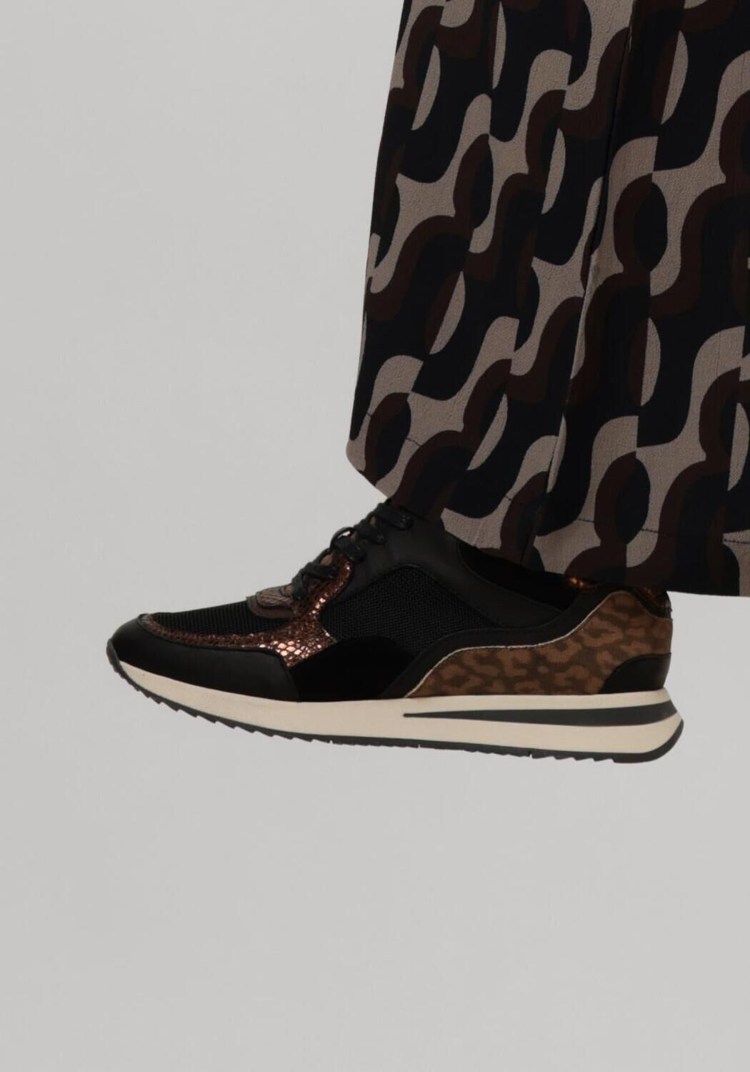 VIA VAI Baskets basses NORA SOOTH en noir - large