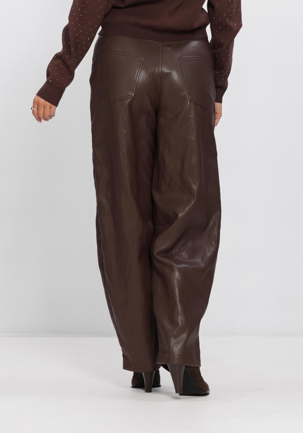 AAIKO Pantalon large QUIN PU 689 en marron - large