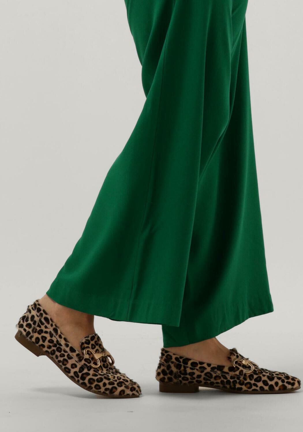 OMODA S23100 Loafers en beige - large