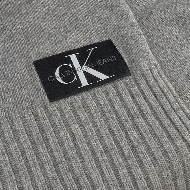 Grijze CALVIN KLEIN Sjaal J BASIC MEN KNITTED SCARF Grijze CALVIN KLEIN Sjaal J BASIC MEN KNITTED SCARF - large