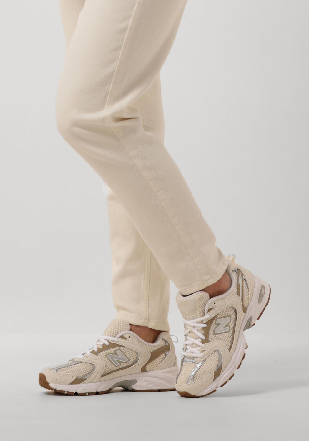 Beige NEW BALANCE Sneakers MR530 D - large