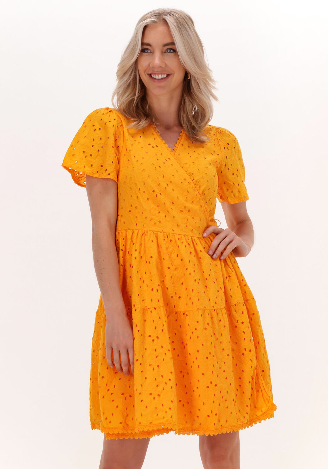 Oranje Y.A.S. Mini jurk YASLOHRI SS WRAP DRESS S. Omoda