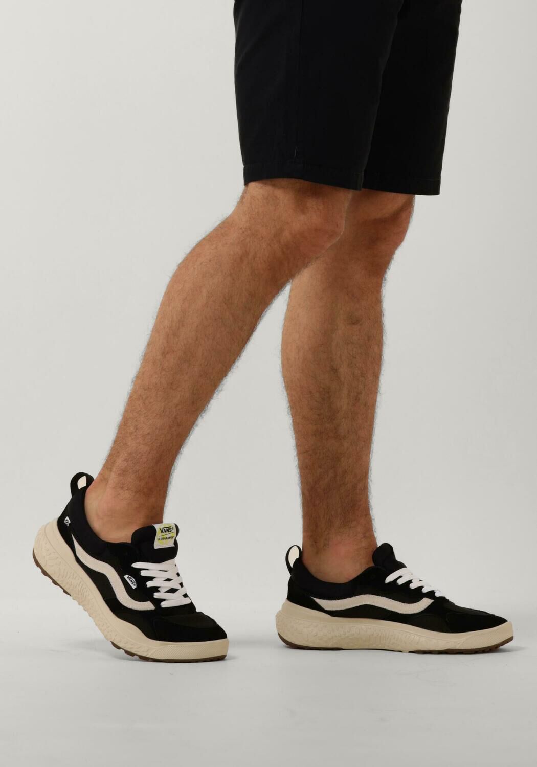 VANS Baskets basses ULTRARANGE NEO VR3 MEN en noir - large