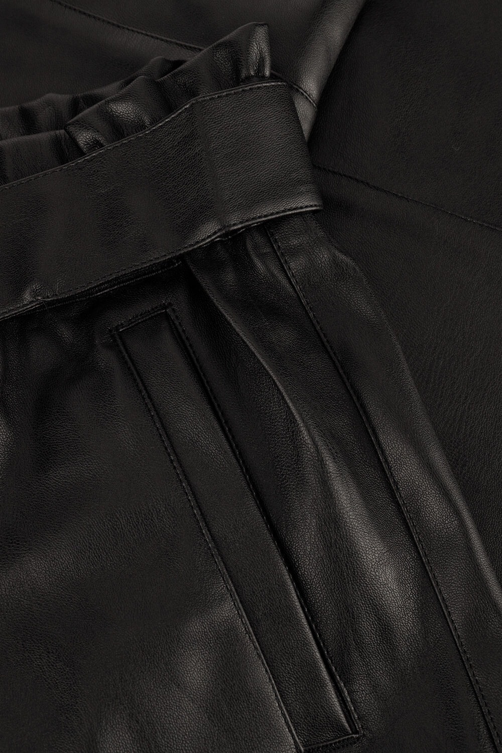 MINUS Pantalon JAYDA PU PANT en noir - large