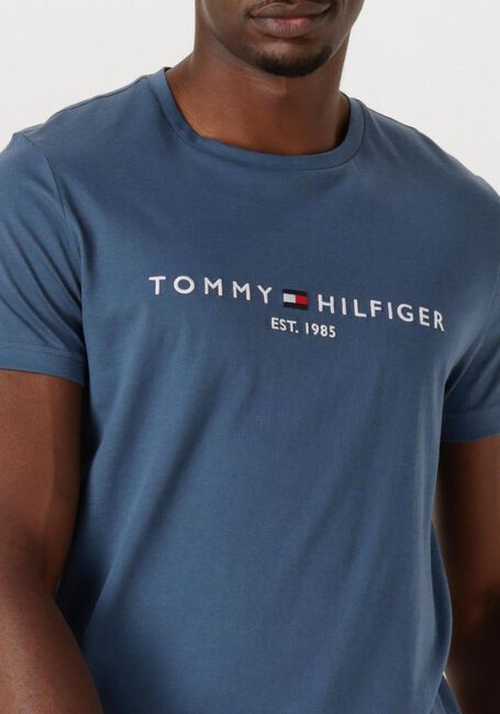 TOMMY HILFIGER T-shirt TOMMY LOGO TEE en bleu - large