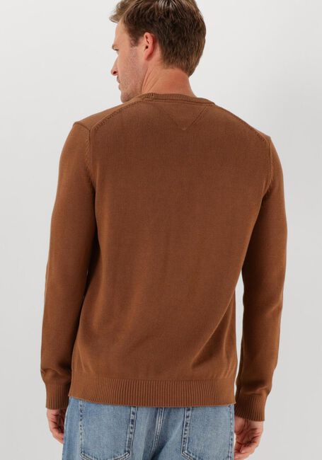 TOMMY JEANS Chandail TJM SLIM ESS SWEATER EXTS en marron - large