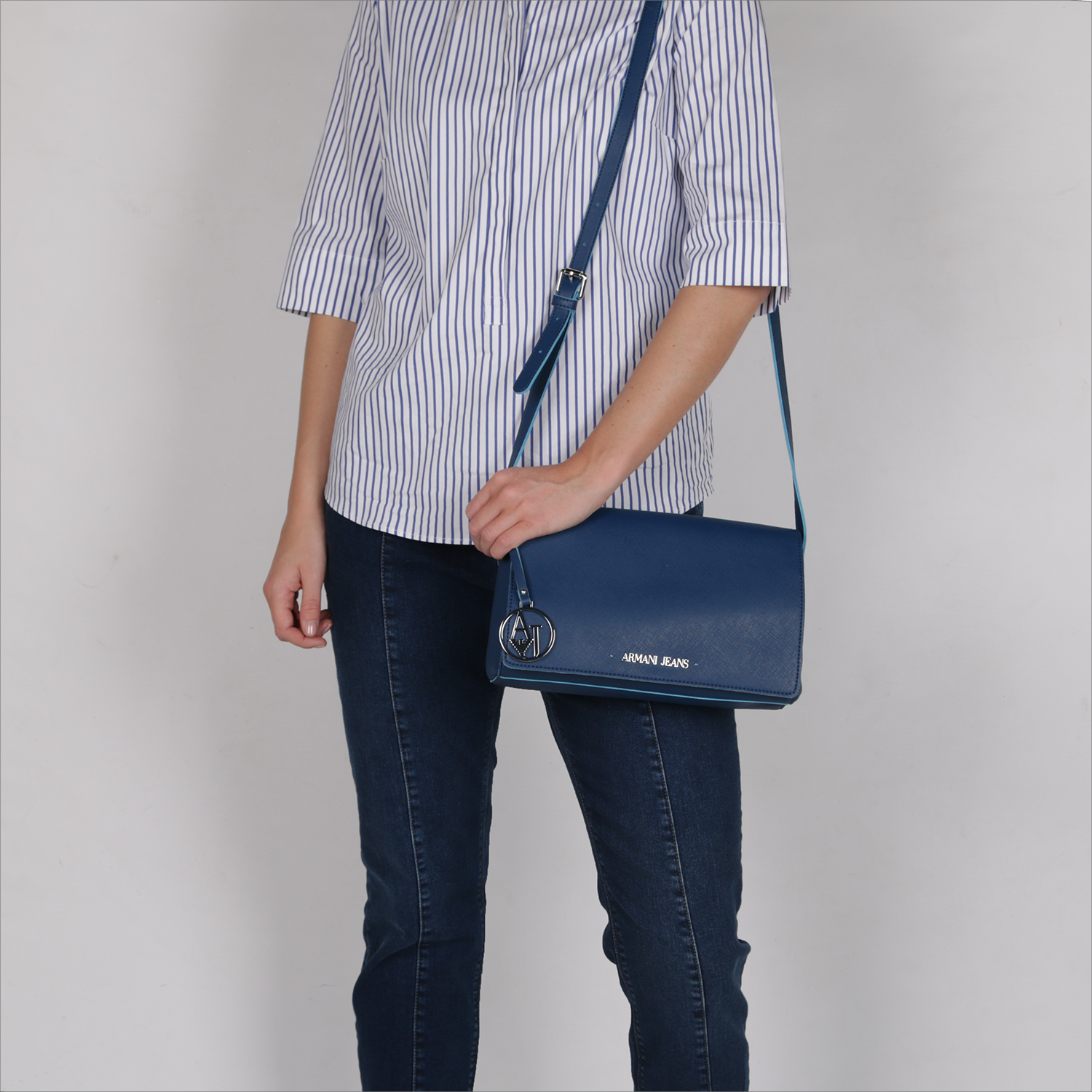Armani Jeans Sac Bandouliere 922529 En Bleu Omoda